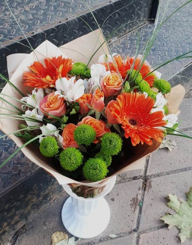 Букет цветов из: Герберы, Хризантемы, Альстромерии и Розы в Воргашоре