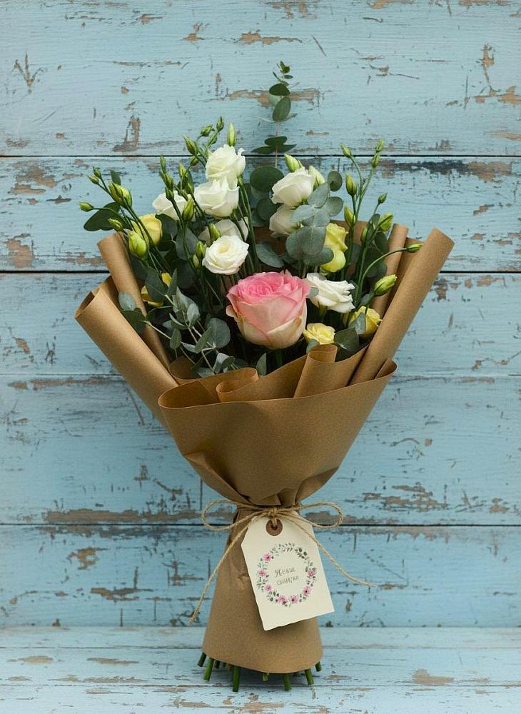 Букет цветов из: Розы и Лизиантусы в Воргашоре