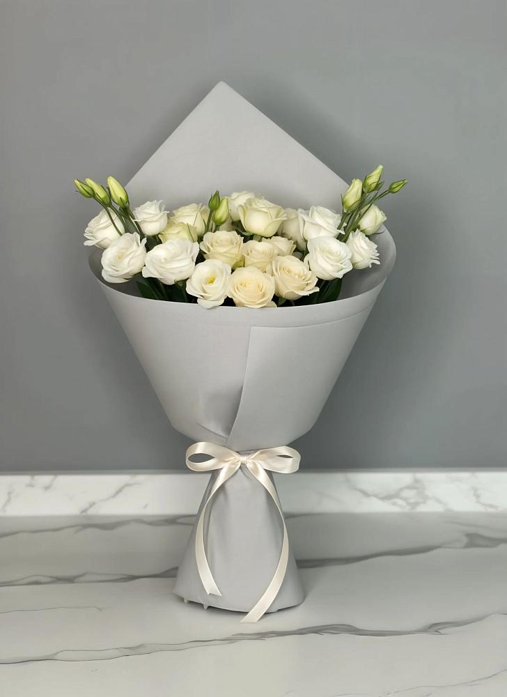 Букет цветов из: Розы и Лизиантусы в Воргашоре