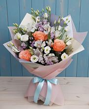 Букет цветов из:  Лизиантусы, Розы, Альстромерии и Гипсофила в Воргашоре