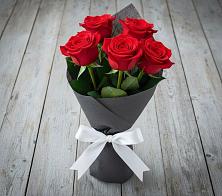 Букет 5 Красных роз Эдлесс Лав в Воргашоре