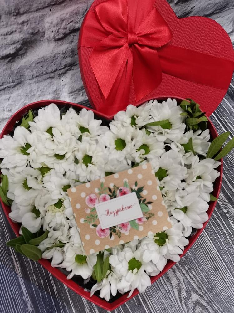 Цветочная композиция из Хризантемы в виде сердца в Воргашоре