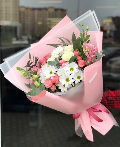 Букет цветов из: Розы, Лизиантусы и Хризантемы в Воргашоре